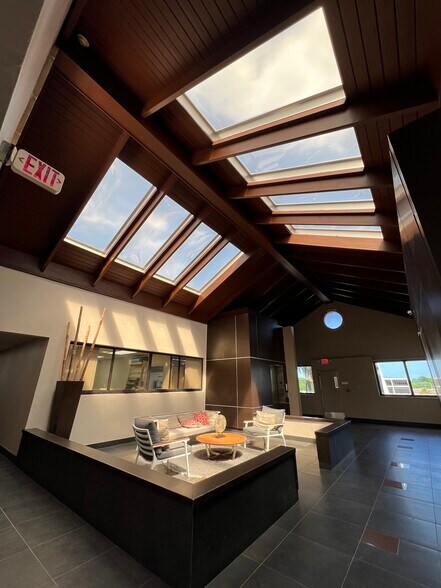More Photos Of 4649 Ponce de Leon Blvd, Coral Gables Medical For Lease