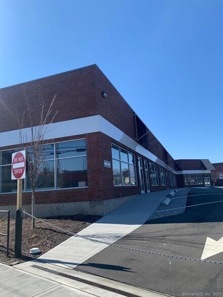 More Photos Of 937 State St, Bridgeport Storefront For Lease
