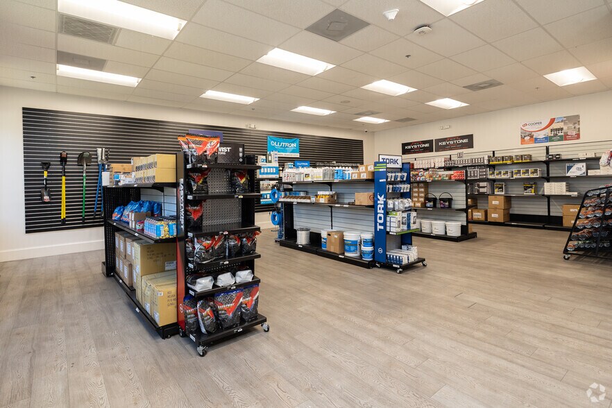 More Photos Of 8051 Bayberry Rd, Jacksonville Warehouse For Sale