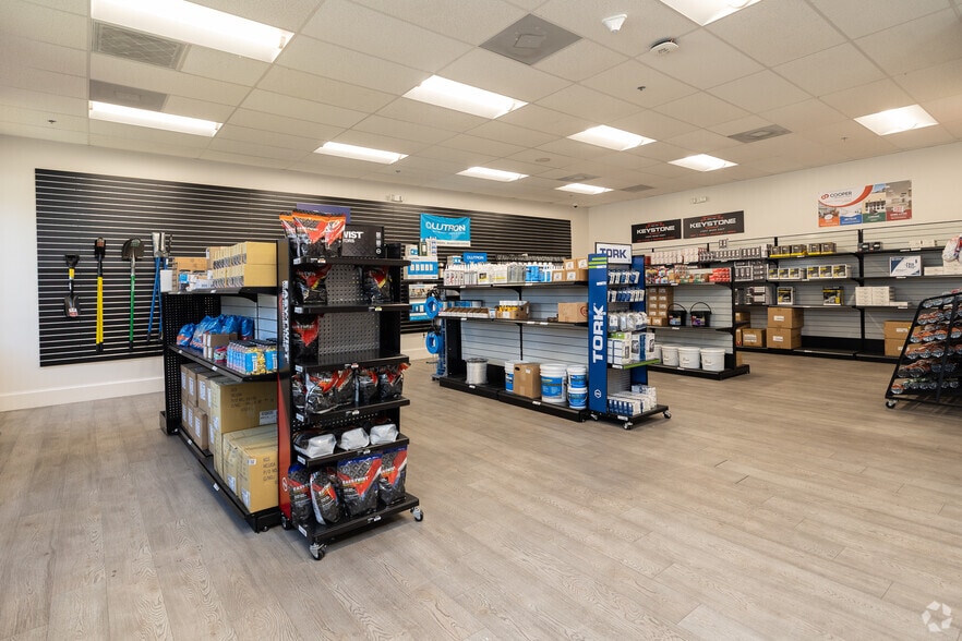 More Photos Of 8051 Bayberry Rd, Jacksonville Warehouse For Sale