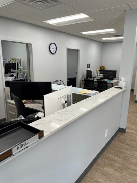 More Photos Of 3683 N Peachtree Rd, Atlanta Distribution For Lease