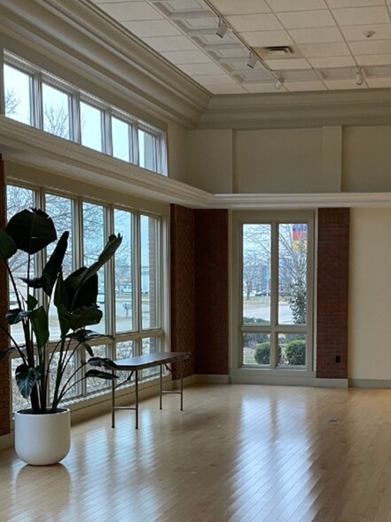 More Photos Of 1625 Commerce Pky, Bloomington Office For Sale