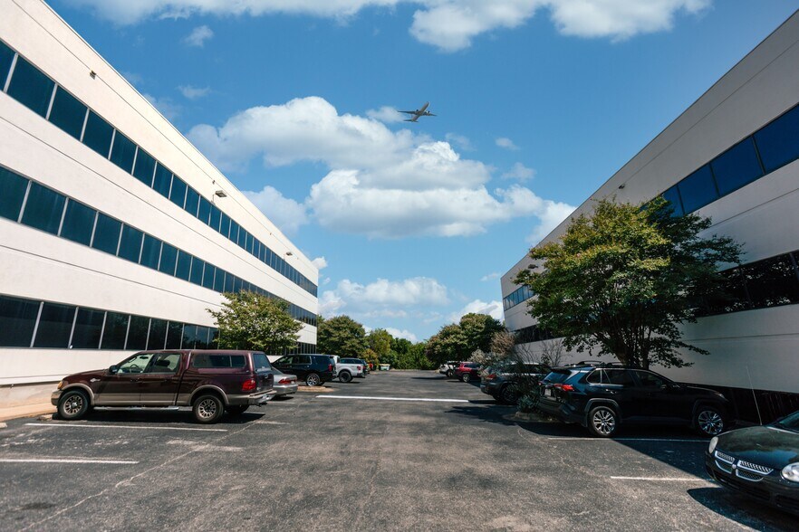 More Photos Of 7901 Cameron Rd, Austin Unknown For Lease