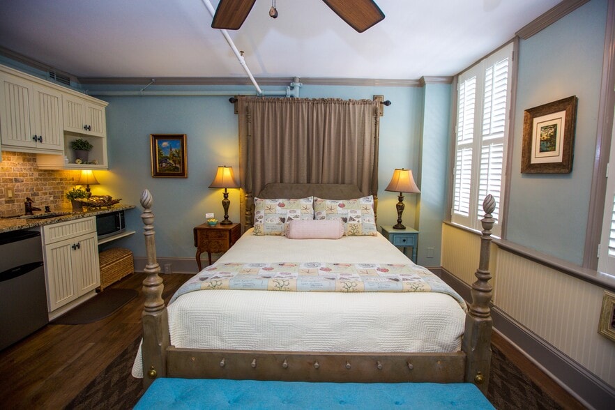 More Photos Of 96 N Market St, Charleston Storefront Retail Residential For Sale