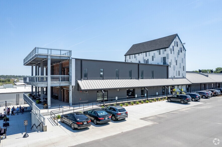 Primary Photo Of 7401 Main St, Omaha Showroom For Lease