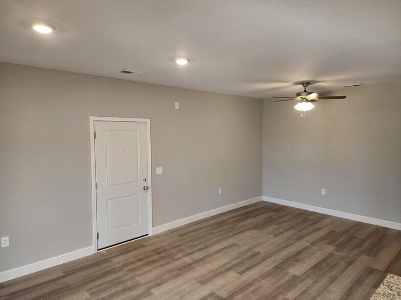 More Photos Of 4971 Veterans Memorial Hwy, Brownsville Multifamily For Sale