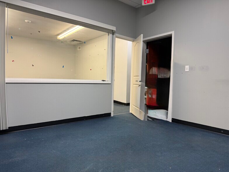 More Photos Of 10501 S Orange Ave, Orlando Light Manufacturing For Lease