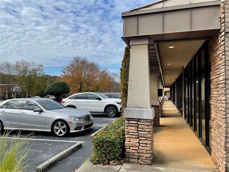 More Photos Of 4913 Summer Oak Dr, Buford Industrial For Lease