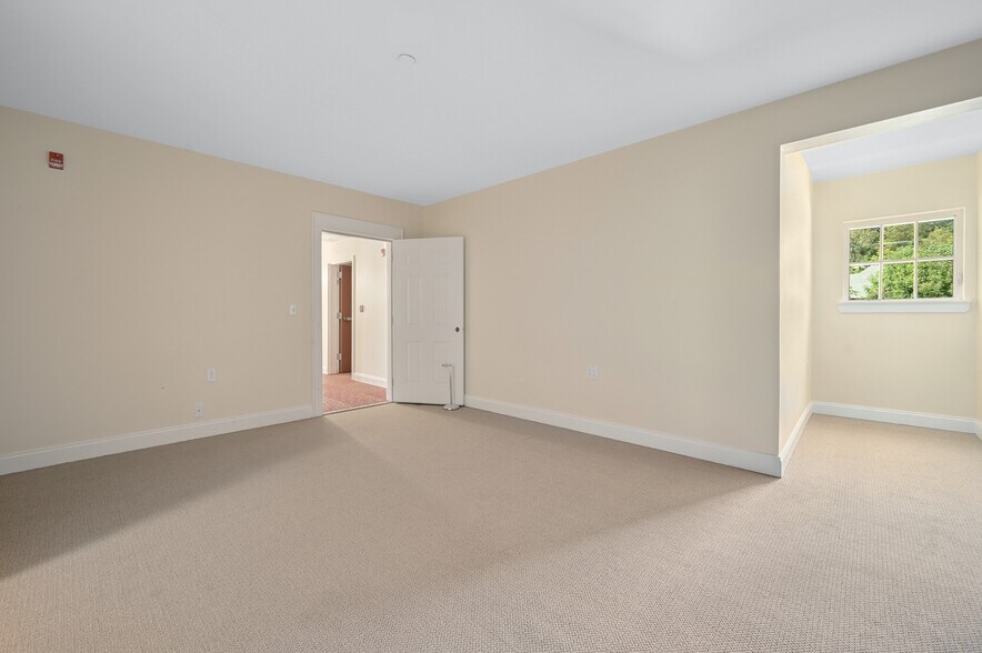 More Photos Of 56 Main St, Stamford Hotel For Sale