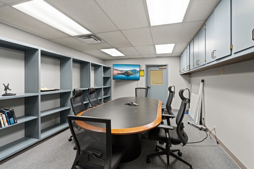 More Photos Of 1388 Antelope Rd, White City Office For Sale