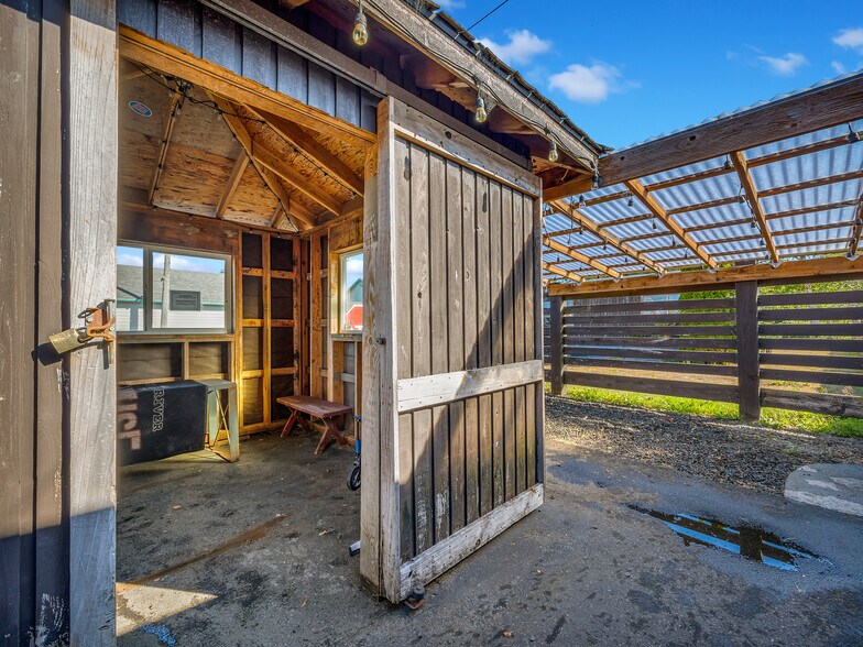 More Photos Of 780 US-101, Chinook Restaurant For Sale