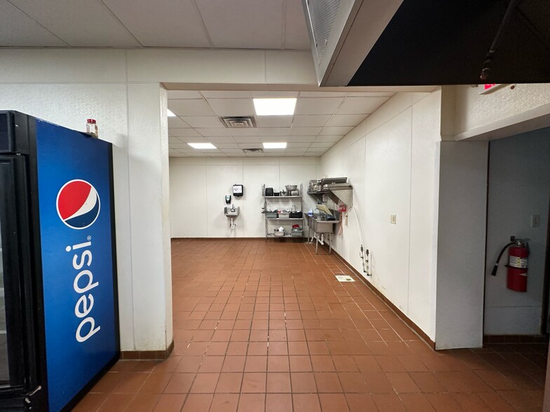 More Photos Of 102 E Park St, Taylorville Freestanding For Sale