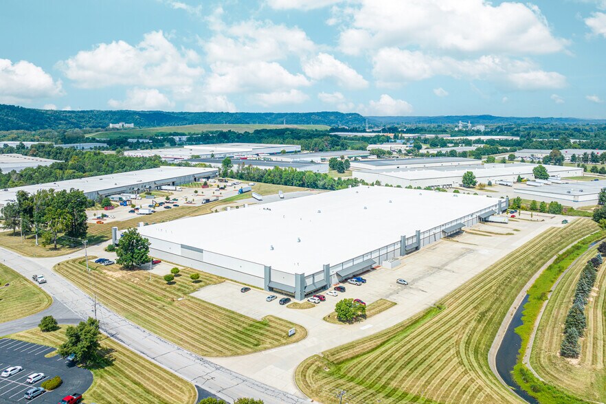 More Photos Of 7101 Intermodal Dr, Louisville Warehouse For Lease