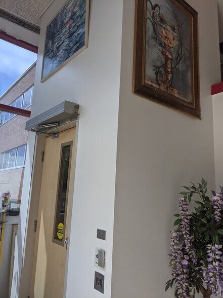 More Photos Of 184 Salem Ave, Dayton Office Residential For Lease