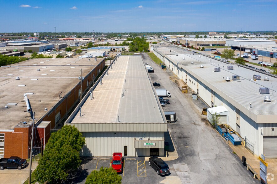 More Photos Of 6549 E 46th St, Tulsa Warehouse For Lease