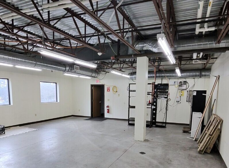More Photos Of 49 McGrath Rd, Dracut Truck Terminal For Lease