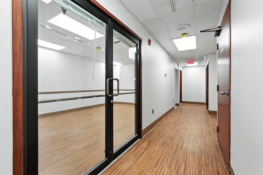 More Photos Of 117 Park Ave, West Springfield Office For Sale