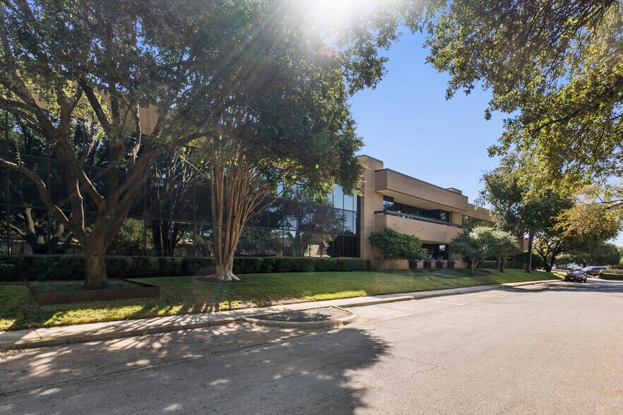 More Photos Of 4300 MacArthur Ave, Dallas Office For Lease