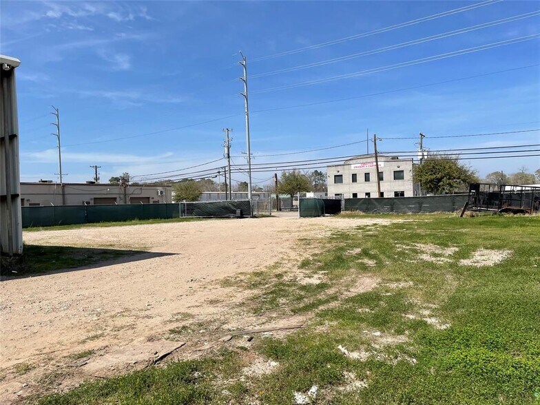 More Photos Of 3443 Pinemont Dr, Houston Land For Sale