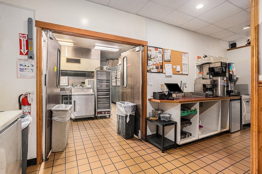 More Photos Of 6225 W D Ave, Kalamazoo Restaurant For Sale