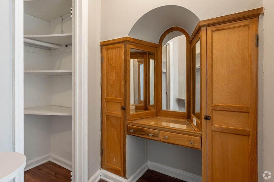 More Photos Of 5240 N Sheridan Rd, Chicago Apartments For Lease