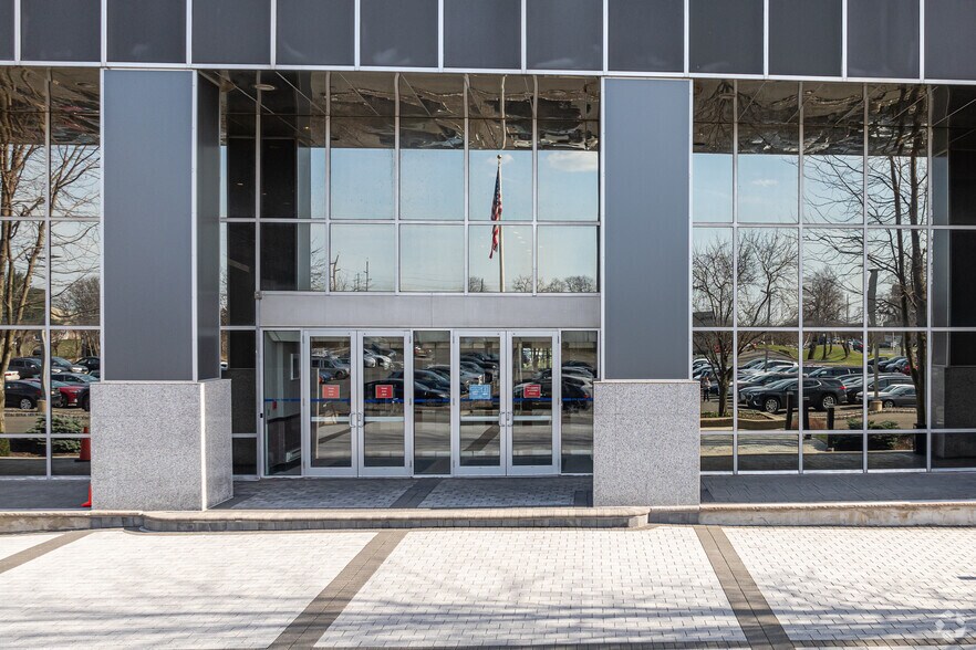 More Photos Of 270 Davidson Ave, Somerset Office For Lease