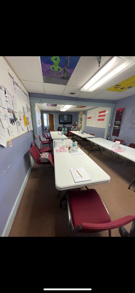 More Photos Of 913-915 Western Ave, Pittsburgh Storefront Retail Office For Lease