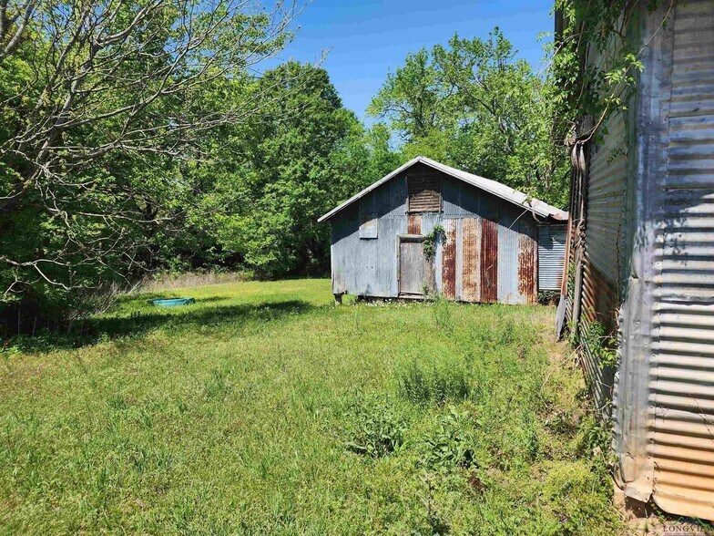 More Photos Of 10542 S Main St, New London Freestanding For Sale