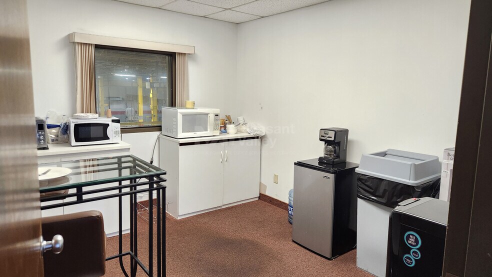 More Photos Of 850 Moe Dr, Akron Manufacturing For Sale