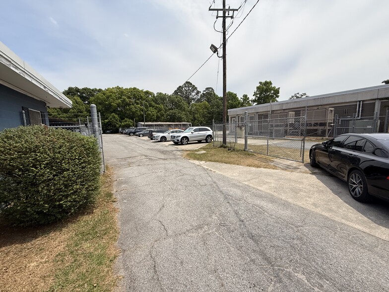 More Photos Of 5028 Augusta Rd, Savannah Office For Sale