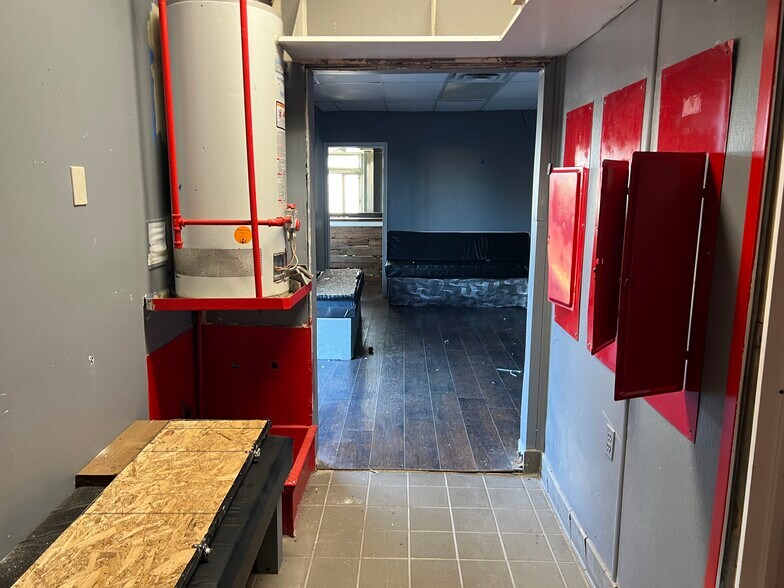 More Photos Of 1609 Northeast Blvd, Wilmington Restaurant For Lease