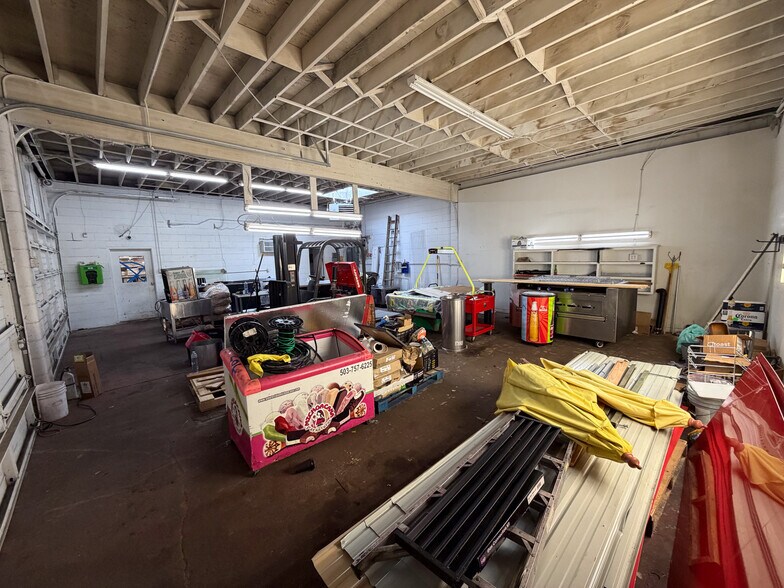 More Photos Of 1475 SE Tualatin Valley Hwy, Hillsboro Auto Dealership For Sale