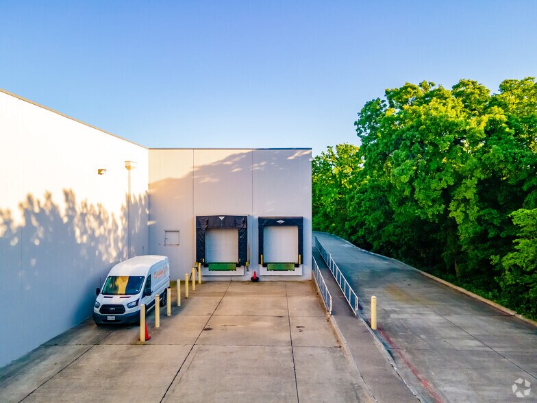 More Photos Of 2916 N US Highway 75, Sherman Storefront For Lease