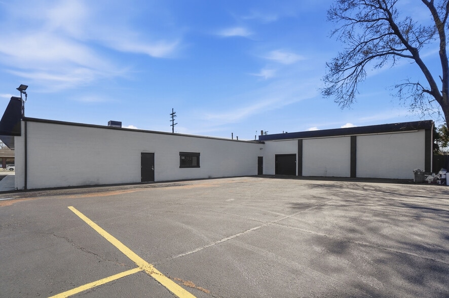 More Photos Of 1610 Germantown Rd, Middletown Restaurant For Sale