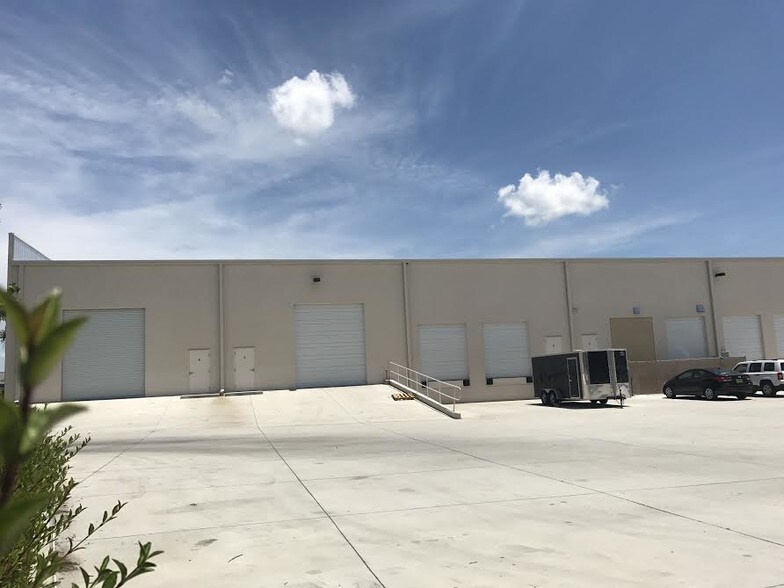 More Photos Of 7420 TPC Blvd, Orlando Flex For Lease