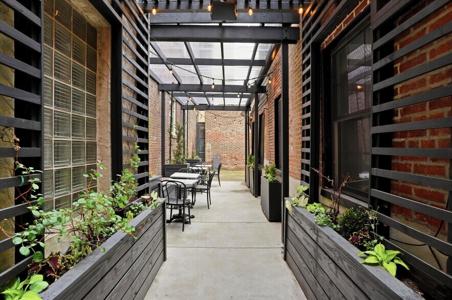 More Photos Of 140 N 2nd St, Philadelphia Hotel For Sale