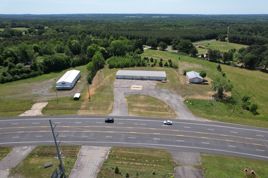More Photos Of 16525 Highway 65 S, Damascus Warehouse For Lease