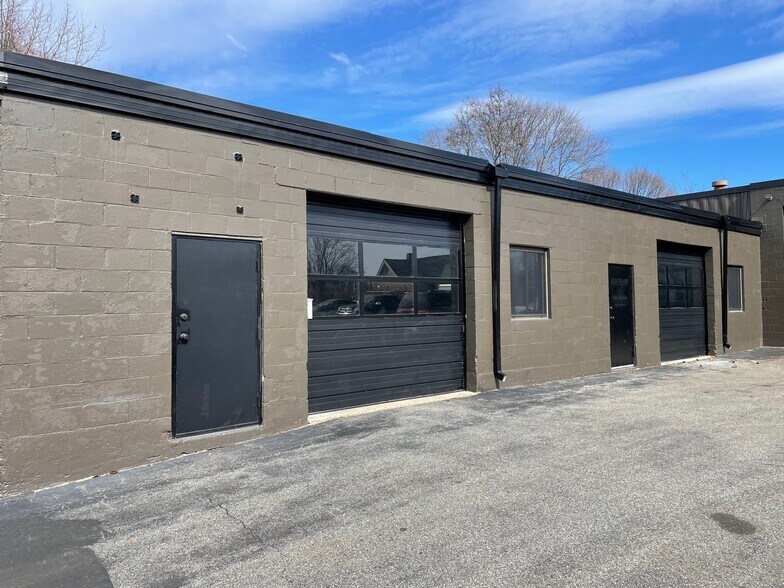 More Photos Of 921 Main St, Woburn Auto Dealership For Lease