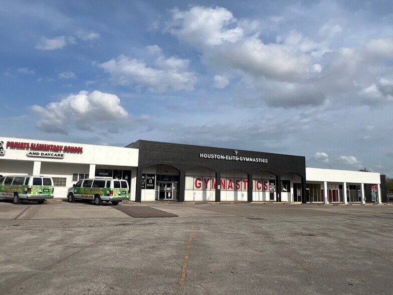 More Photos Of 11502-11600 Hughes Rd, Houston Freestanding For Sale