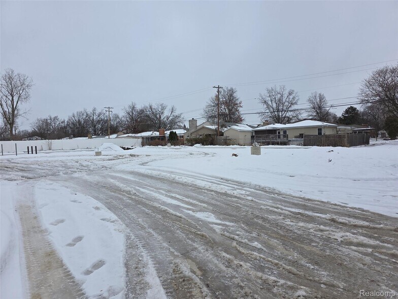 More Photos Of 6428 Inkster Rd, Dearborn Heights General Retail For Lease