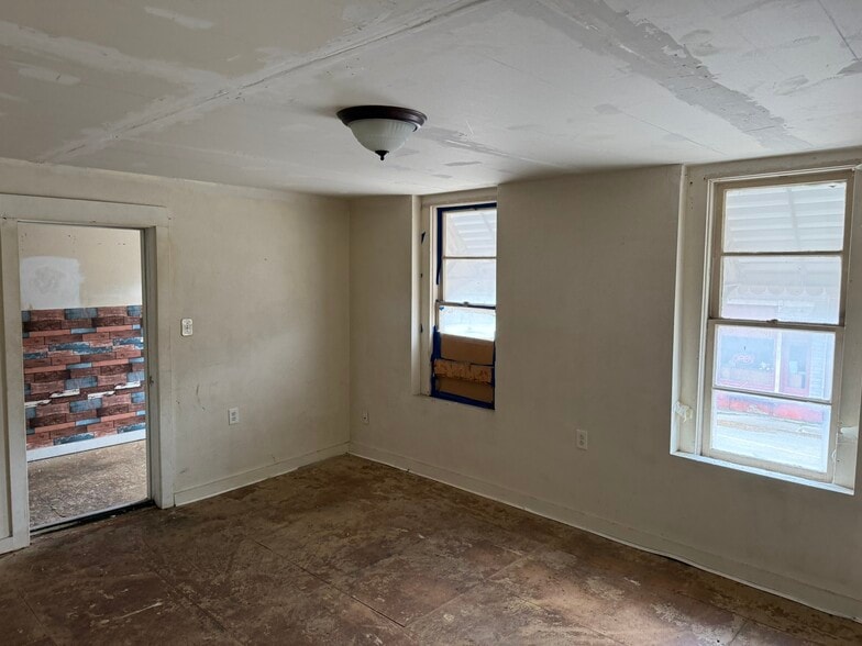More Photos Of 107 W Main St, Coffeen Storefront Retail Residential For Sale