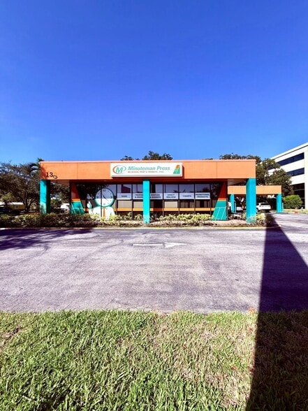 More Photos Of 130 S Entrada Ave, Port Saint Lucie Storefront Retail Office For Sale