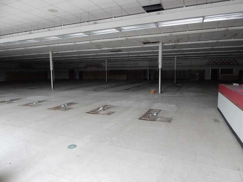 More Photos Of 330 N Ripley Blvd, Alpena Restaurant For Lease