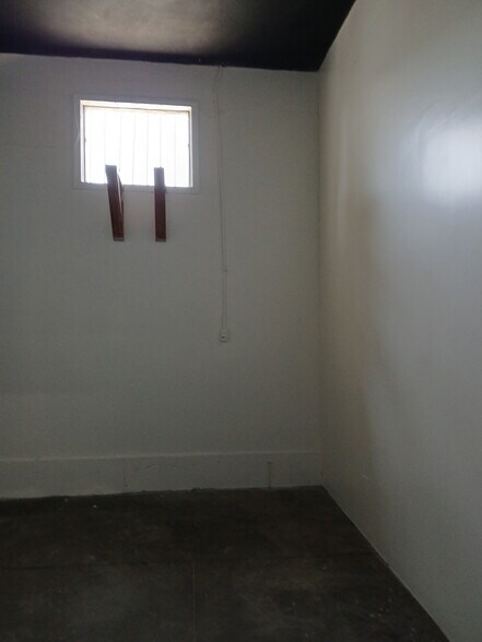 More Photos Of 5901 S Vermont Ave, Los Angeles Storefront For Lease