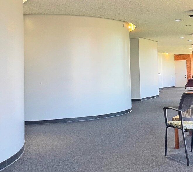 More Photos Of 485 Beale St, Memphis Office For Sale