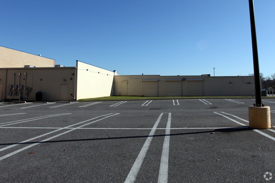 More Photos Of 10515-10631 Greenbelt Rd, Lanham General Retail For Lease