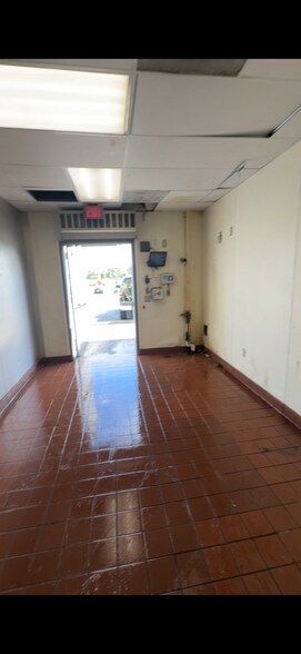 More Photos Of 211 S 18th St Expy, Kansas City Fast Food For Sale