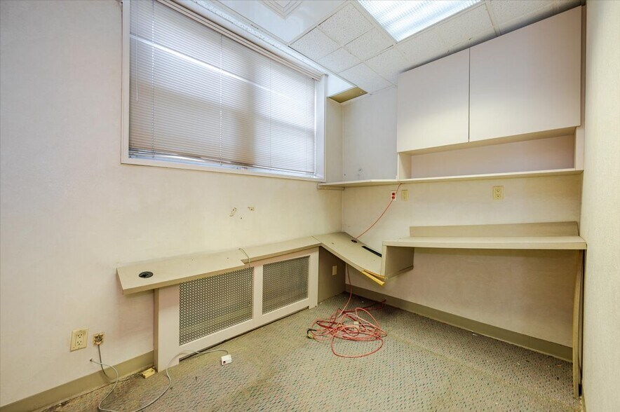More Photos Of 195 N Village Ave, Rockville Centre Office For Sale