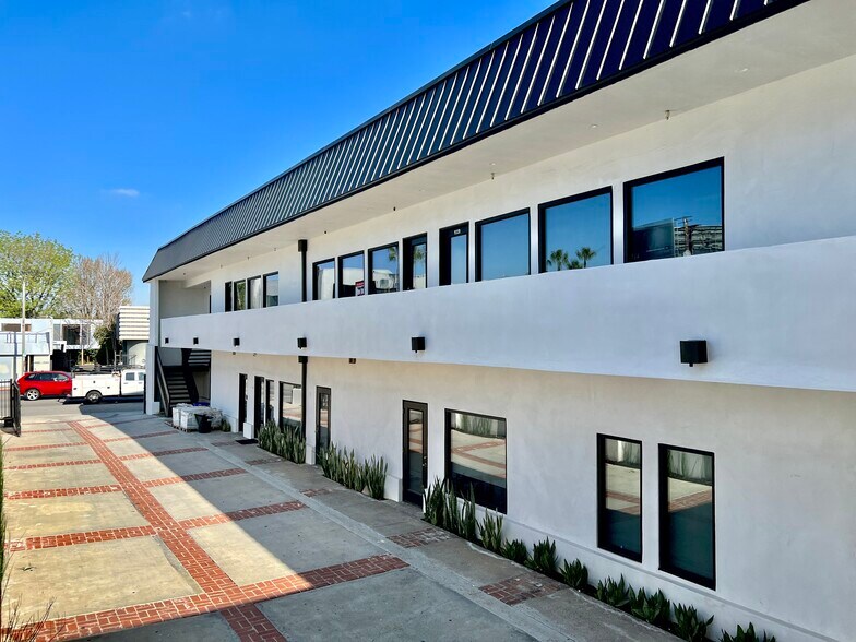 More Photos Of 17514 Ventura Blvd, Encino Office Residential For Lease