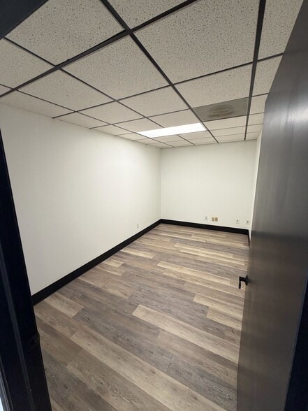 More Photos Of 400-404 N Lynn Riggs Blvd, Claremore Storefront Retail Office For Lease